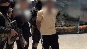 الداخلية تعلن القبض على المنفذ الرئيسي لاغتيال الرائد حسين أسعد أبو ريشة وضبط أسلحة وعجلات مصفحة